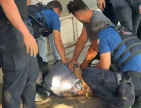 Poşet poşet sakladı, içine sarımsak koydu! Bursa’da akli dengesi yerinde olmayan şahsın eşyalarının arasından 500 bin TL çıktı