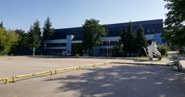 ankara-buyuksehirde-skandallar-bitmiyor-belpa-esnafina-pitbulllu-zorbalik-1644653779721.jpg Ankara Büyükşehir'de skandallar bitmiyor! BELPA esnafına pitbulllu zorbalık-4