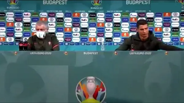 ronaldonun-icmeyin-demesi-coca-colaya-4-milyar-dolar-kaybettirdi-1623826286553.jpg Ronaldo'nun 'içmeyin' demesi Coca Cola'ya 4 milyar dolar kaybettirdi-4