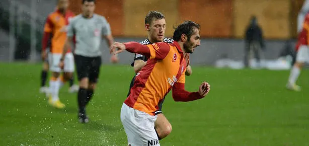 Hamit’in yeni yeri savunmanın sağı