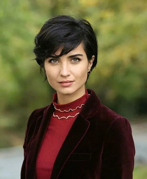 buyuk-soygun-tuba-buyukustun-ile-tanismak-icin-istanbula-gelen-arjantinli-is-adami-40-bin-euro-dolandirildi-1670795485606.jpeg Büyük soygun! Tuba Büyüküstün ile tanışmak için İstanbul'a gelen Arjantinli iş adamı 40 bin euro dolandırıldı-4