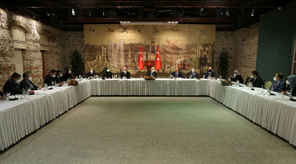 son-dakika-baskan-erdogandan-dolmabahce-cumhurbaskanligi-ofisinde-onemli-aciklamalar-muslumanlar-cift-yonlu-cendereye-aliniyor-1612632908106.jpg Son dakika: Başkan Erdoğan'dan Dolmabahçe Cumhurbaşkanlığı Ofisi’nde önemli açıklamalar: Müslümanlar çift yönlü cendereye alınıyor-3