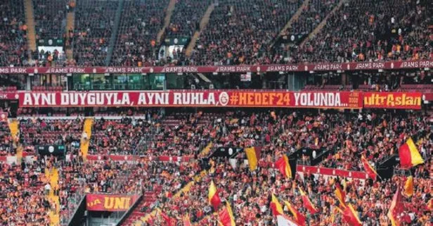 Tribünde de ilk sırada