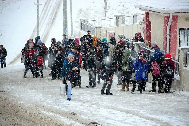 hakkari-karaman-bitlis-gumushane-nigdede-yarin-okullar-tatil-mi-11-subat-cuma-okullarda-kar-tatili-var-mi-meb-1644499770486.jpg