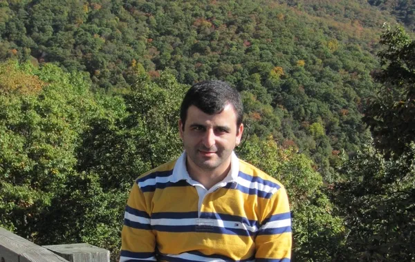 Firari FETÖ'cü yönetmenin evinden çıktı!-1