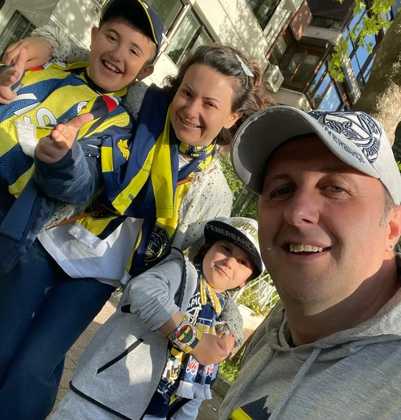 cakallarla-dansin-serveti-ilker-ayrik-esiyle-nasil-tanisti-1774015524609.jpg Yıllarca vesikalığını sakladığı kadın... İlker Ayrık’ın 15 yıl sonra kavuştuğu eşiyle hikayesi “Yok böyle bir aşk” dedirtti-7