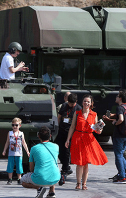 Askeri kara aracı modelleri yarıştı