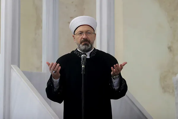 diyanet-isleri-baskan-ali-erbastan-regaip-gecesi-mesaji-insanligin-huzur-ve-hidayetine-vesile-olmasini-temenni-1643876313941.jpg Diyanet İşleri Başkan Ali Erbaş’tan Regaip Gecesi mesajı: İnsanlığın huzur ve hidayetine vesile olmasını temenni ediyorum-2