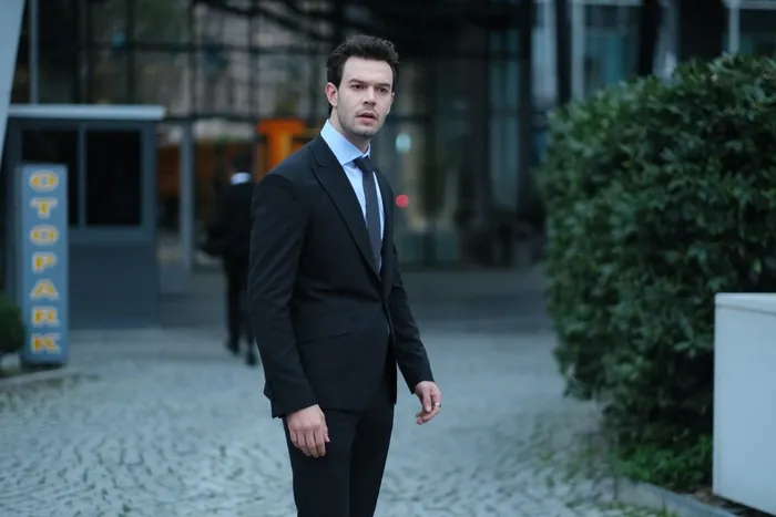 altin-kafes-2-bolume-dair-detaylar-ortaya-cikti-yalanlarin-yol-actigi-yeni-oyunlar-1702040557931.jpg Altın Kafes 2. bölüme dair detaylar ortaya çıktı: Yalanların yol açtığı yeni oyunlar-2