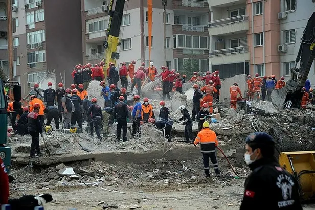 son-dakika-afad-acikladi-izmirdeki-depremde-can-kaybi-11e-yukseldi-1604428387185.jpeg Son dakika: AFAD açıkladı: İzmir'deki depremde can kaybı 111'e yükseldi-1