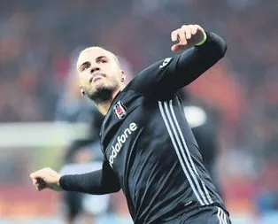 Quaresma oynuyor Adriano yok