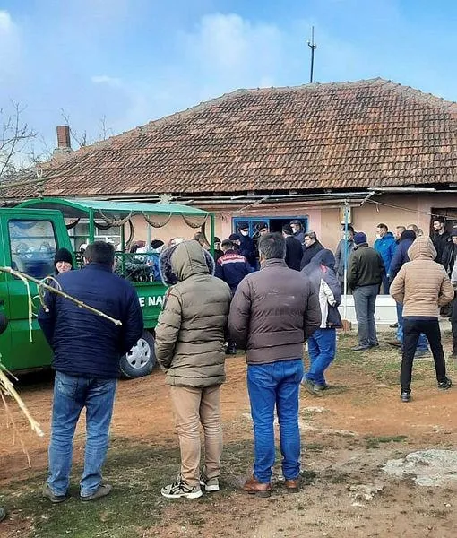 cok-aci-olay-ilk-13-yasindaki-kizlari-gordu-anne-ve-babasi-iple-asili-halde-1647726535310.jpeg Çok acı olay! İlk 13 yaşındaki kızları gördü: Anne ve babası iple asılı halde...-1