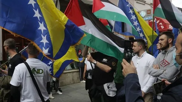 saraybosna-filistin-icin-tek-yurek-oldu-teror-devleti-israile-saldirilara-son-verin-cagrisi-1621014917652.jpeg Saraybosna, Filistin için tek yürek oldu: Terör devleti İsrail'e saldırılara 'son verin' çağrısı-2