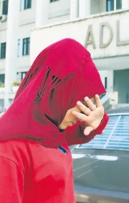 Tacizcisi serbest kalınca yıkıldı