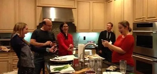 Zuckerbergler de Facebook mağduru