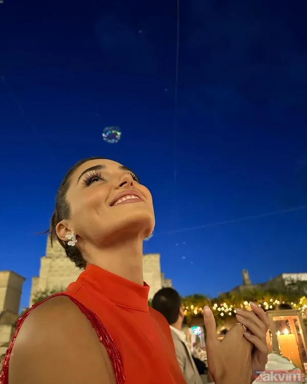 Hande Erçel kırmızılar içinde paylaştı! Arzu Sabancı’nın müstakbel gelini ayakkabılarının fiyatıyla dudak uçuklattı - 12