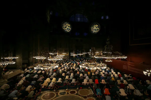 ayasofya-camiinde-7-yildir-bulunan-dev-iskele-sokulmeye-baslandi-1604920695069.jpg Ayasofya Camii'nde 17 yıldır bulunan dev iskele sökülmeye başlandı-3