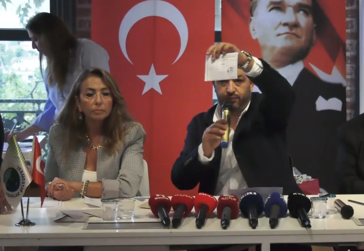 adalar-belediyesi-baskan-vekilligi-secimi-basladi-1790148738333.jpg Adalar Belediyesi Başkan Vekilliği seçimini AK Parti kazandı... Türkyılmaz dönemi-3