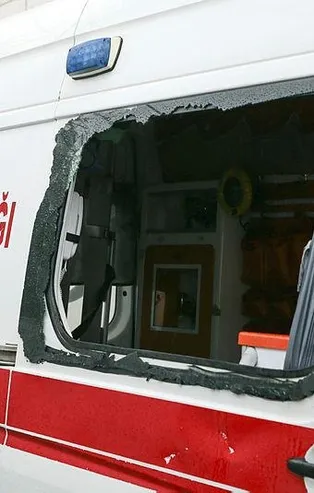 Pendik'te ambulansa alçak saldırı