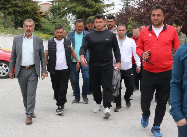 riza-kayaalpin-karistigi-kazada-bir-kisi-hayatini-kaybetti-kayaalp-adli-kontrol-sartiyla-serbest-kaldi-1652623927179.jpg Rıza Kayaalp'in karıştığı kazada bir kişi hayatını kaybetti! Kayaalp adli kontrol şartıyla serbest kaldı-5