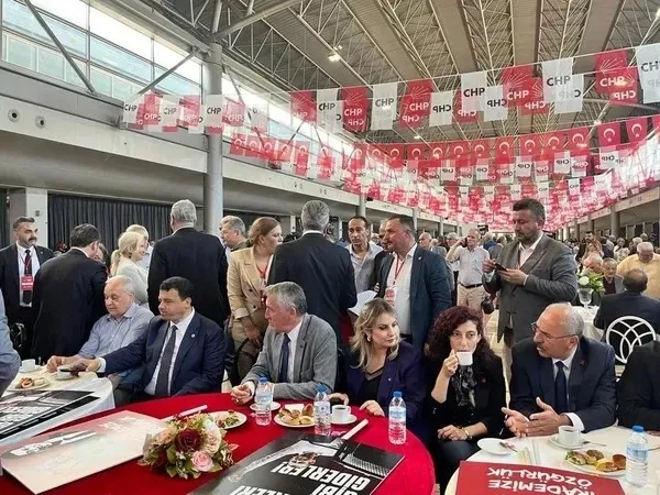 olum-sebebi-gaflet-ve-dalalet-kemal-kilicdaroglunun-mezar-tasini-diktiler-1779818126984.jpeg Ölüm sebebi gaflet ve dalalet! Kemal Kılıçdaroğlu'nun mezar taşını diktiler: CHP Bursa İl Örgütü'nden protesto-3