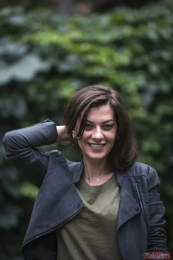 Yalı Çapkını'nın Zerrin'i Toprak Sağlam'dan 'metres' itirafı "AVM'de suratıma tükürdüler" Pelin'in annesi Zerrin'i canlandıran Sağlam... - 10