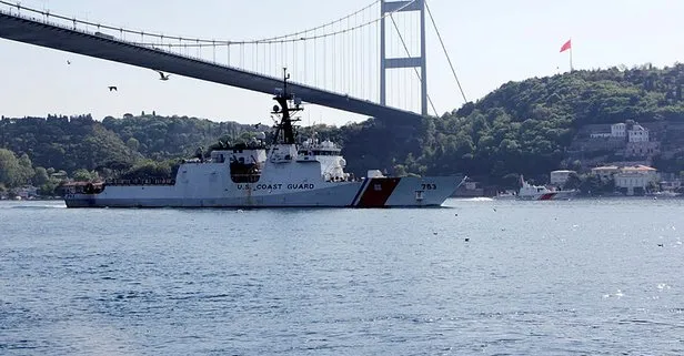 İstanbul Boğazı’nda hareketli saatler! Sahil güvenlik botları eşlik etti