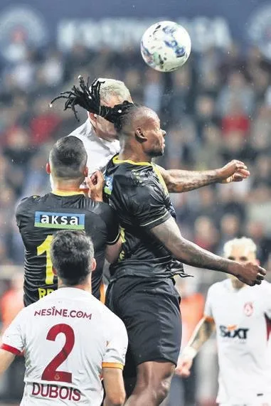 kadikoyde-dev-kapisma-fenerbahce-ile-trabzonspor-kozlarini-paylasacak-1684368055998.jpeg Kadıköy’de dev kapışma: Fenerbahçe ile Trabzonspor kozlarını paylaşacak!-19