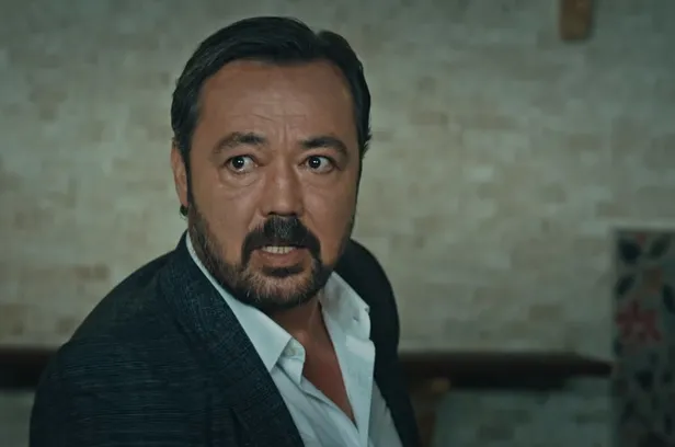 onceki-hasimlar-simdi-dost-eskiya-dunyaya-hukumdar-olmazda-saflar-degisiyor-yaman-yoksa-yeni-kimsesiz-mi-1620471226067.jpg Önceki hasımlar şimdi dost! Eşkıya Dünyaya Hükümdar Olmaz'da saflar değişiyor! Yaman yoksa yeni Kimsesiz mi?-2