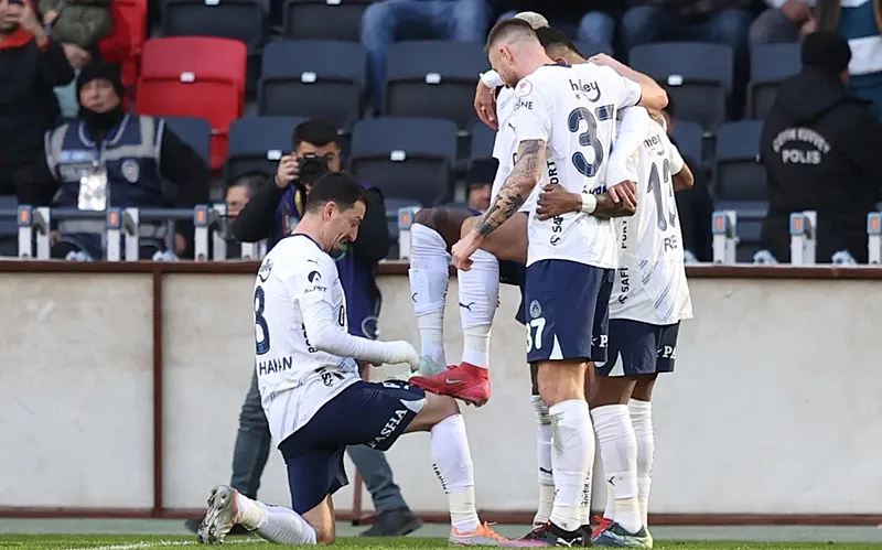 Fenerbahçe'nin yıldızı için Gaziantep FK maçı sonrası çarpıcı yorum! "İmdat düğmesi" - 3