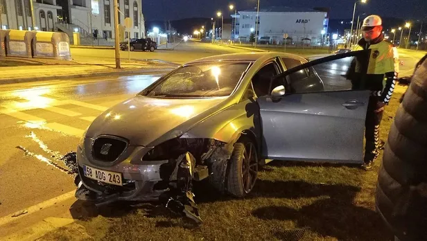 Sivas'ta gece yarısı facianın eşiğinden dönüldü! 4 kişi yaralı-2