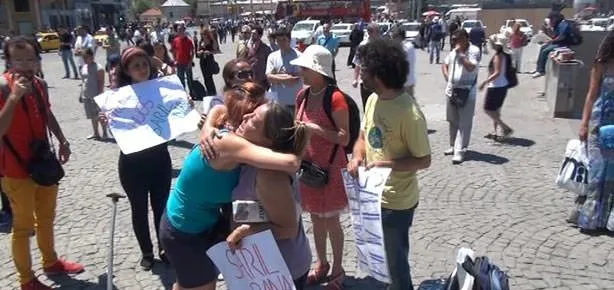 Sarıl bana’ ısrarı