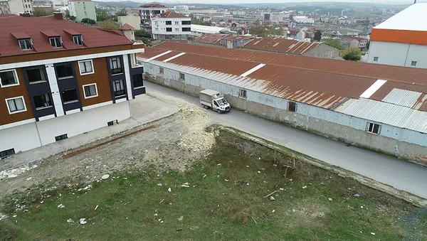 1634459715519.jpg İstanbul'da kaçak hafriyat skandalı! Güpegündüz boş arsaya döküm yapıp kaçtılar-5