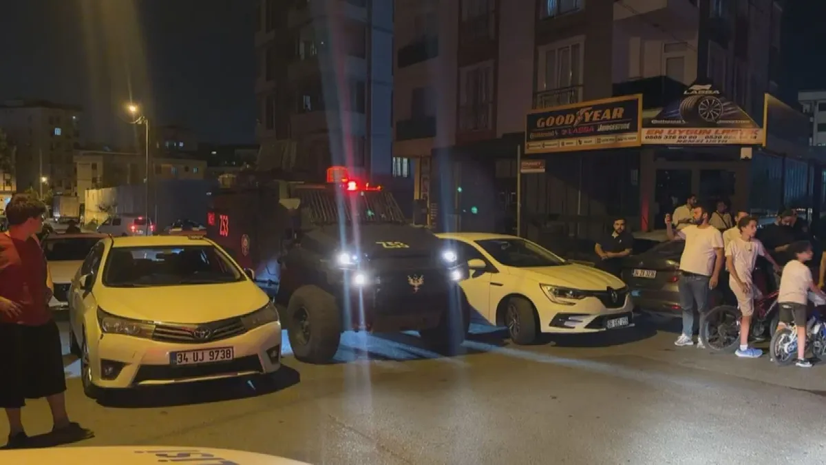 istanbulda-deas-hucresine-operasyon-catisma-cikti-terorist-olduruldu-1788470258604.jpeg Sultanbeyli'de DEAŞ operasyonu: Polise ateş açan terörist etkisiz hale getirildi, 1 kişi yaralandı-3