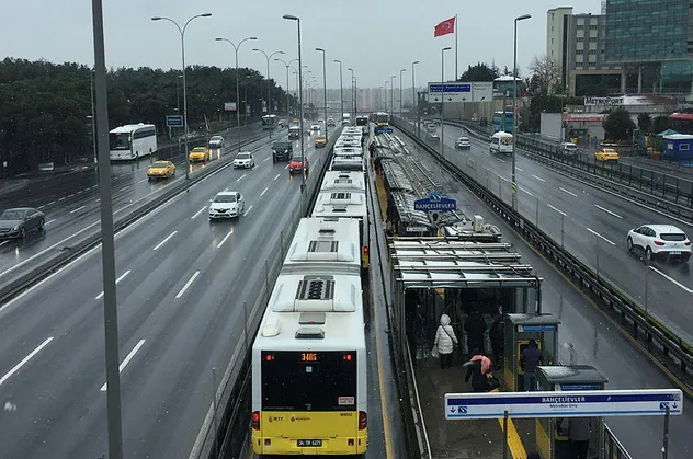 Bahçelievler’de metrobüs kazası