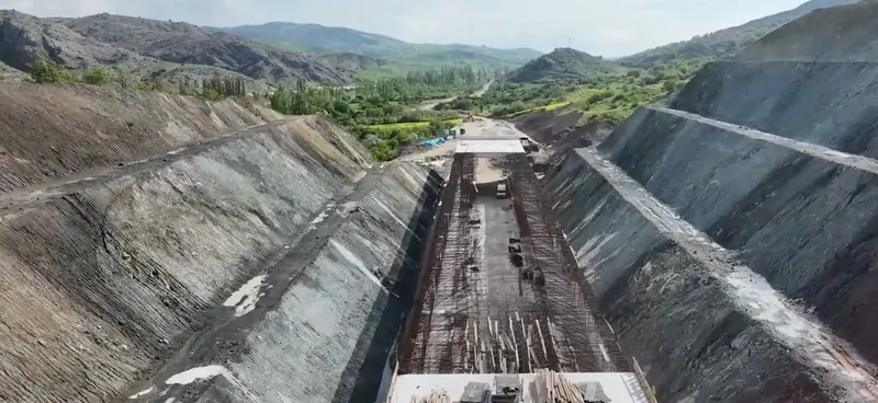 hizli-tren-turkiyeyi-sariyor-ankara-samsun-yolculugu-25-saat-surecek-1780650761239.jpg Hızlı tren Türkiye'yi sarıyor: Ankara-Samsun yolculuğu 2,5 saat sürecek-4