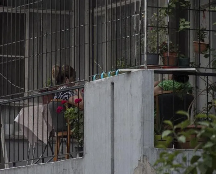 ABD’li papaza 2 kadın ziyaretçi