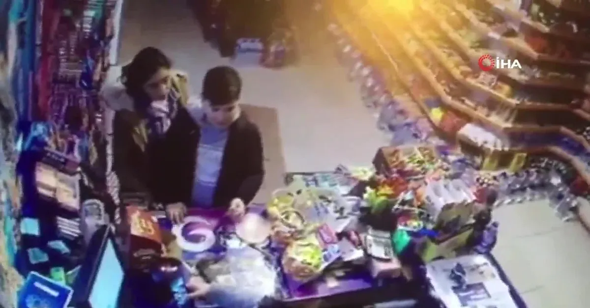 Son dakika... Depremde panik anları kamerada