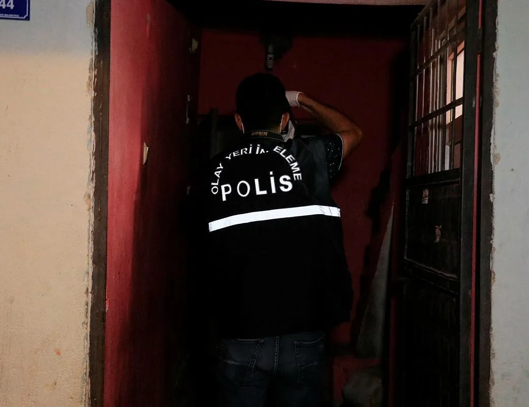 Babasını dövdü kardeşini pompalıyla öldürdü