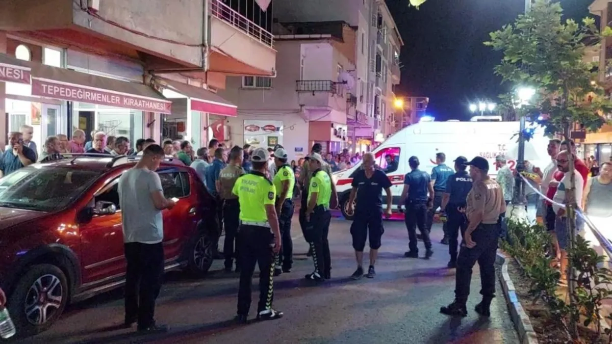Kontrolden çıkan otomobil kahvehaneye girdi! 11 kişi yaralandı