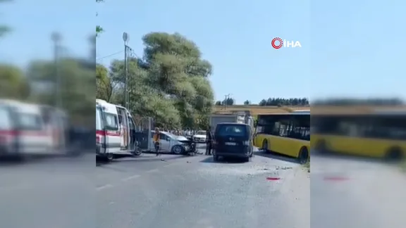 İETT otobüsü ile otomobil kafa kafaya çarpıştı: 1 ölü