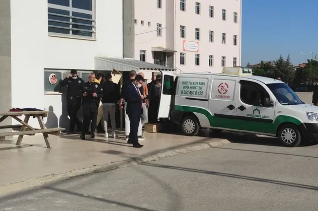 Denizli’de korkunç olay! Tayini çıkan beden öğretmeni spor salonunda kendisini astı