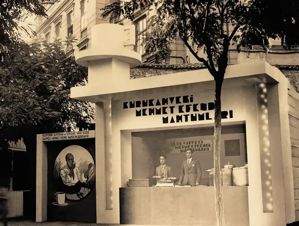 kurukahveci-mehmet-efendi-hangi-ulkenin-markasi-kuru-kahveci-mehmet-efendi-sahibi-kimdir-nereli-turk-mu-iste-b-1699976341146.jpg Kurukahveci Mehmet Efendi hangi ülkenin markası? Kuru Kahveci Mehmet Efendi sahibi kimdir, nereli, Türk mü? İşte biyografisi...-2