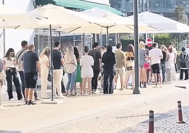 hadise-ve-mehmet-dincerler-arasindaki-kriz-buyuyor-unlu-popcu-adliyenin-yolunu-tuttu-1663186091910.jpg Hadise ve Mehmet Dinçerler krizi iş insanına yaradı! 'Boşanma' iddiaları arasında açtığı yeni mekan dikkat çekti-8