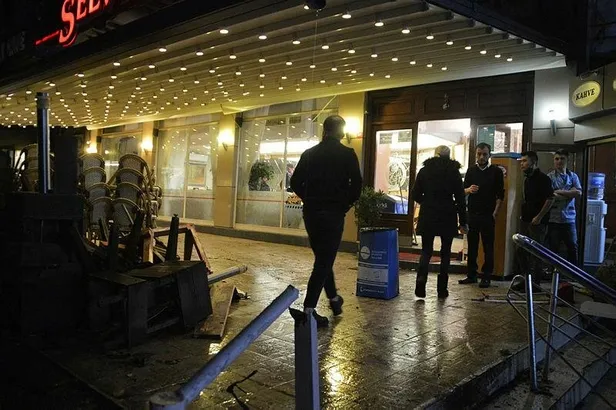 1639354037161.jpeg Büyükçekmece'de alkollü sürücü direksiyon hakimiyetini kaybederek ortalığı savaş alanına çevirdi! 2 bekçi yaralandı-8