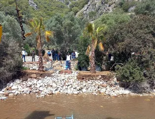 Fethiye ve Dalaman'da bulunan dünyaca ünlü cennet koylardaki 300 kaçak yapının yıkımına başlandı