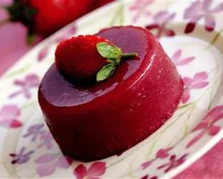 Çilekli İrmik Tatlısı Tarifi