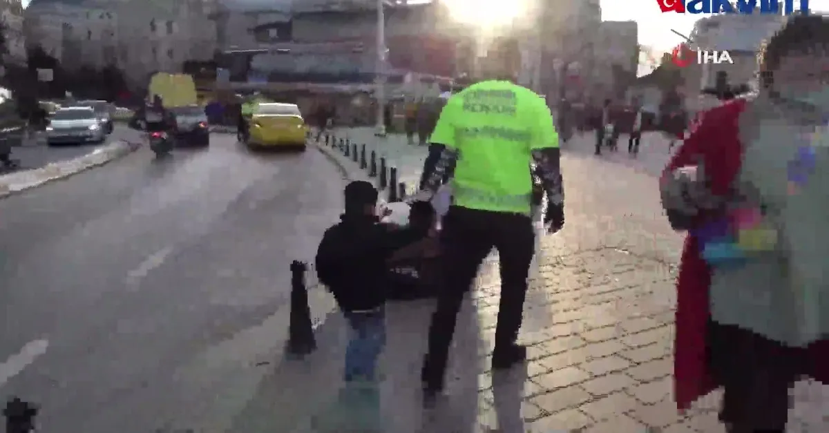 Taksim’de kaybolan çocuğa polis sahip çıktı