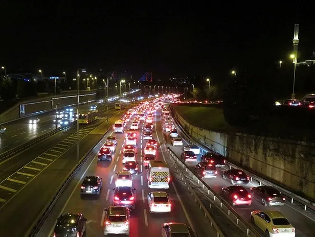 Kısıtlama sonrası İstanbul güne hareketli başladı | İstanbul yol durumu-1