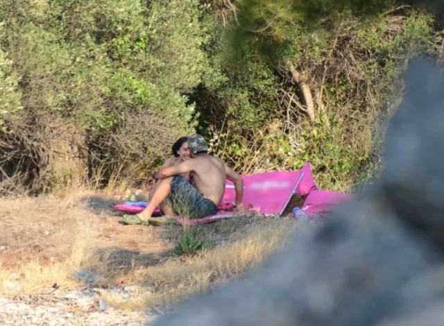 Kadir Doğulu ve Neslihan Atagül kamp kurup çöp topladı - 3